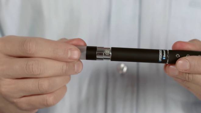 Представлена электронная сигарета с MP3-плеером и громкой связью