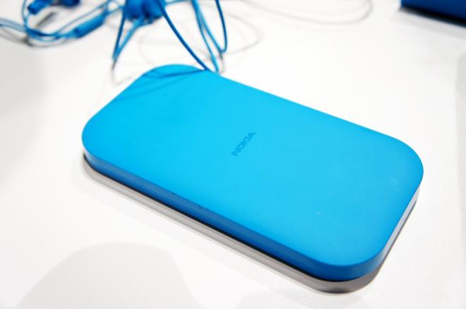 Nokia представила безпроводные зарядки для своих телефонов