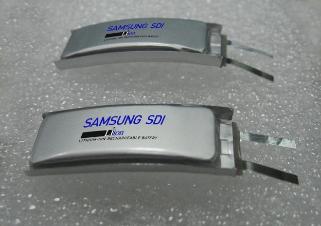 Samsung выпустила изогнутый аккумулятор для носимых устройств